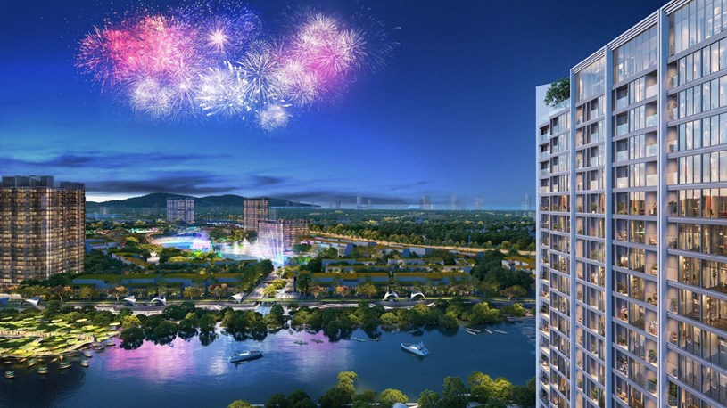 The Onsen sở hữu tầm nh&igrave;n panorama bao trọn s&ocirc;ng n&uacute;i biển v&agrave; ph&aacute;o hoa rực rỡ từ Đảo Trung.