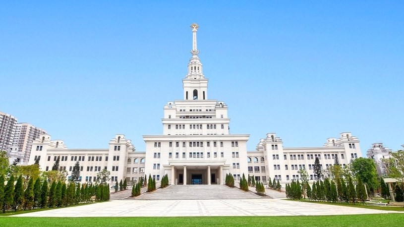 Vingroup đào tạo 20.000 nhân tài AI thực chiến, phụ cấp 8 triệu đồng/tháng - Ảnh 1