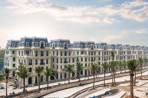 Sau chủ trương gi&atilde;n d&acirc;n của H&agrave; Nội, Những quỹ đất hiếm c&ograve;n lại tại T&acirc;y Hồ c&oacute; ph&aacute;p l&yacute; minh bạch, vị tr&iacute; ven s&ocirc;ng &ndash; ven hồ v&agrave; liền kề c&aacute;c v&ugrave;ng quy hoạch chiến lược sẽ th&agrave;nh t&acirc;m điểm dẫn đầu gi&aacute; trị bất động sản Thủ đ&ocirc; trong giai đoạn tới. (Ảnh: Noble Palace Tay Ho)