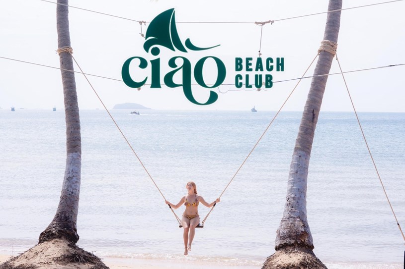 B&atilde;i biển ri&ecirc;ng tư Ciao Beach Club tại H&ograve;n Thơm. &nbsp;