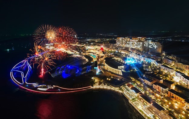 Thị trấn Ho&agrave;ng H&ocirc;n - tọa độ &ldquo;v&agrave;ng&rdquo; sở hữu hệ sinh th&aacute;i sống &ndash; giải tr&iacute; &ndash; lễ hội tầm cỡ quốc tế do Tập đo&agrave;n Sun Group kiến tạo. Ảnh: &Aacute;nh Dương.