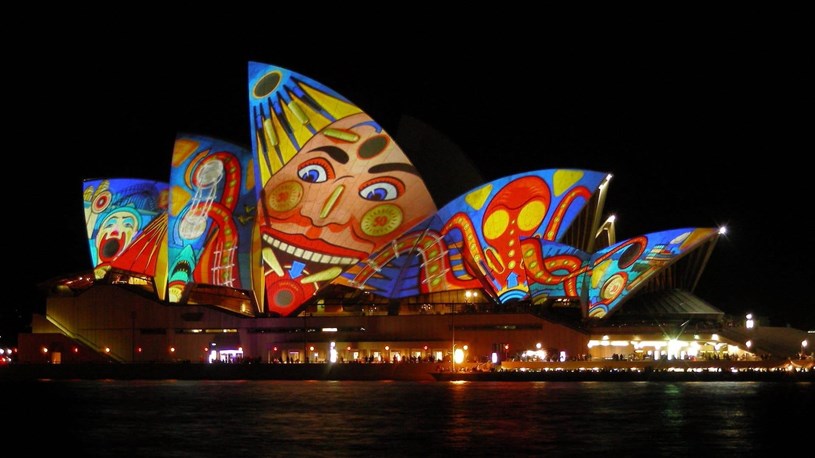 Sydney Opera House ngập tr&agrave;n m&agrave;u sắc trong những ng&agrave;y hội của &Aacute;nh s&aacute;ng &nbsp;