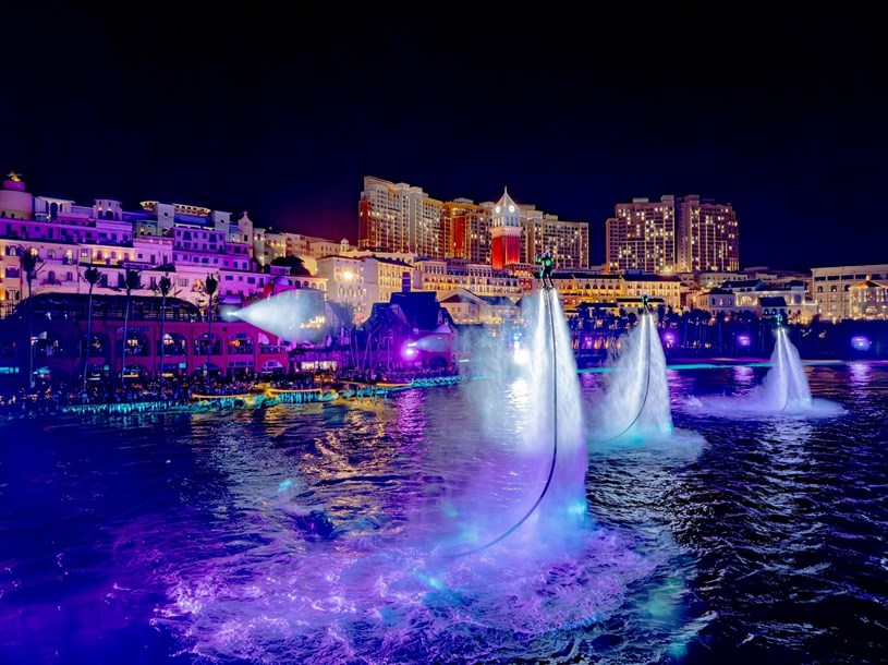 C&aacute;c show diễn Kiss Of The Sea, Symphony Of The Sea thu h&uacute;t h&agrave;ng ngh&igrave;n kh&aacute;ch mỗi tối. Ảnh: &Aacute;nh Dương.