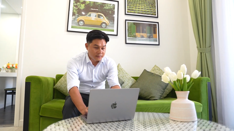 Anh Nguyễn C&ocirc;ng Tuấn, đại diện đơn vị vận h&agrave;nh căn hộ dự &aacute;n Sun Grand City Hillside Residence. Ảnh: &Aacute;nh Dương.