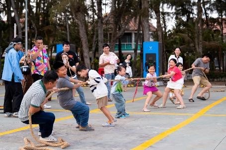 C&aacute;c tr&ograve; chơi d&acirc;n gian, xin chữ &ocirc;ng đồ, gieo quẻ đầu năm thu h&uacute;t nhiều du kh&aacute;ch