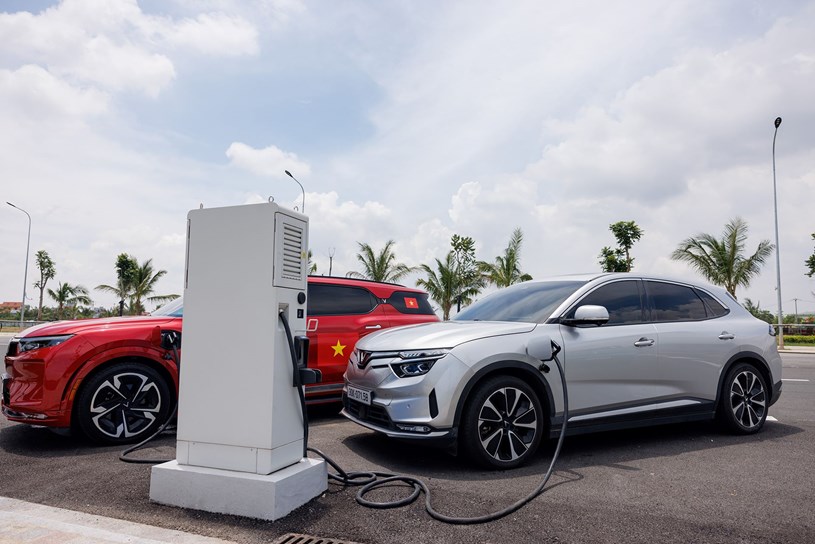 Chủ đầu tư đại lý VinFast tiết lộ công thức bán trên 10.000 xe ô tô điện mỗi năm từ mô hình kinh doanh “siêu độc” - Ảnh 1