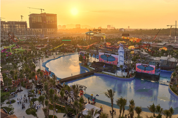 C&ocirc;ng vi&ecirc;n nước 15ha đ&atilde; đi v&agrave;o vận h&agrave;nh, dự &aacute;n Blanca City tiếp tục được thi c&ocirc;ng khẩn trương. Ảnh: &Aacute;nh Dương