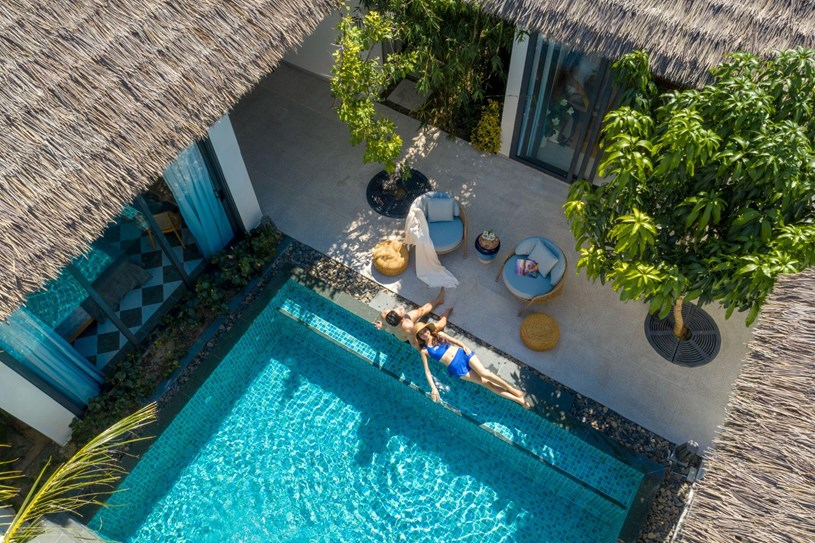 Kh&ocirc;ng gian xanh m&aacute;t b&ecirc;n trong c&aacute;c villa tại New World Phu Quoc Resort