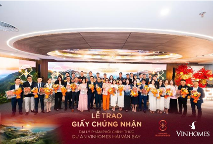 Sự kiện c&ocirc;ng bố 34 đại l&yacute; chiến lược ph&acirc;n phối Vinhomes Hải V&acirc;n tại khu vực ph&iacute;a Bắc