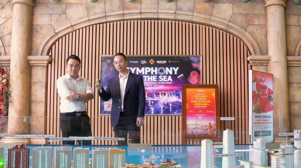 Nh&agrave; đầu tư L&ecirc; Trần Phương (b&ecirc;n tr&aacute;i). Ảnh: &Aacute;nh Dương.