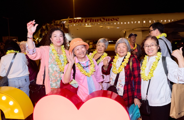 Ch&agrave;o đ&oacute;n hơn 200 du kh&aacute;ch từ Đ&agrave;i Bắc đến với Ph&uacute; Quốc