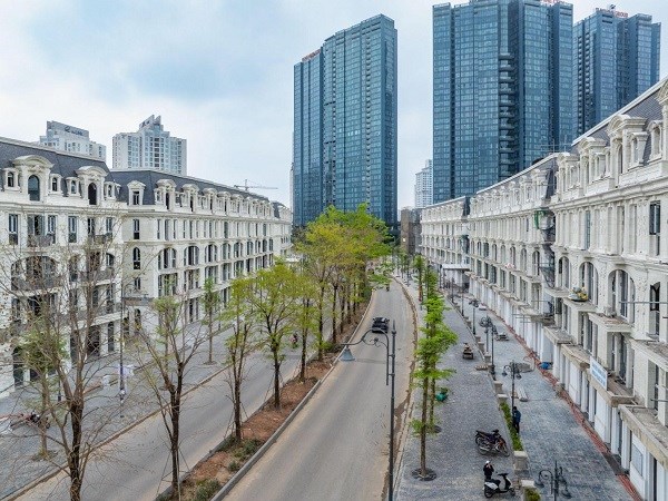 Noble Palace Tay Ho với quy m&ocirc; h&agrave;ng trăm căn dinh thự, shop villas của Sunshine Group đang đi v&agrave;o ho&agrave;n thiện tại KĐT Nam Thăng Long - Hồ T&acirc;y, trung t&acirc;m mới của H&agrave; Nội.