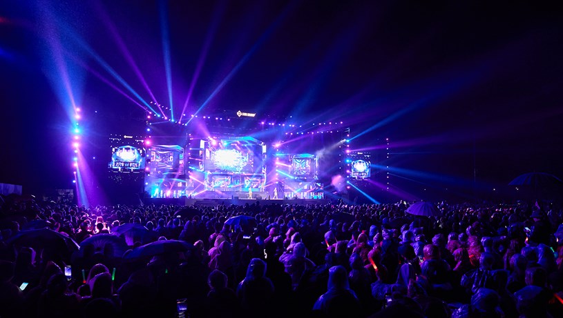 H&agrave;ng ngh&igrave;n kh&aacute;n giả đổ về hai đ&ecirc;m nhạc thuộc chuỗi sự kiện H&agrave; Nam Music Festival 2025 (Ảnh: Sun Group) &nbsp;