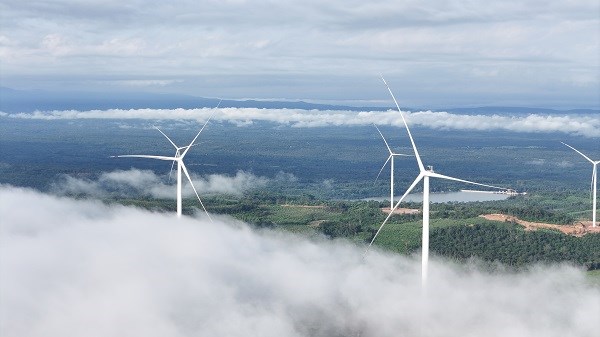 Những c&aacute;nh quạt gi&oacute; của Dự &aacute;n Savan 1 tr&ecirc;n đất bạn L&agrave;o.