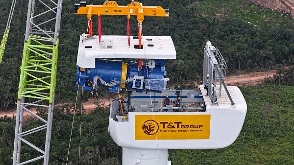 Ngay từ đầu, T&amp;T Group đ&atilde; đặt ra tham vọng lớn: Ho&agrave;n th&agrave;nh giai đoạn 1 của dự &aacute;n, với c&ocirc;ng suất 300MW ngay trong th&aacute;ng 12/2025