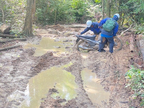 D&ugrave; kh&oacute; khăn, nhưng những người tại c&ocirc;ng trường x&acirc;y dựng nh&agrave; m&aacute;y Savan 1 vẫn quyết t&acirc;m kh&ocirc;ng l&ugrave;i bước.