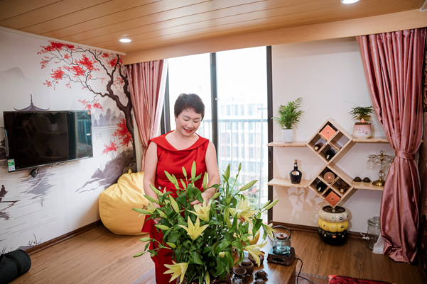 Chị Ngọc Li&ecirc;n nhận b&agrave;n giao căn hộ Art Residence v&agrave; khai th&aacute;c cho thu&ecirc;. Ảnh: &Aacute;nh Dương