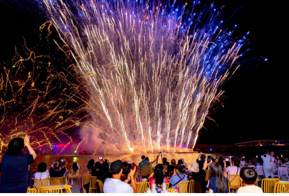 ​Ph&uacute; Quốc sở hữu c&aacute;c show diễn độc bản, tạo sức h&uacute;t mạnh mẽ cho du lịch sự kiện.