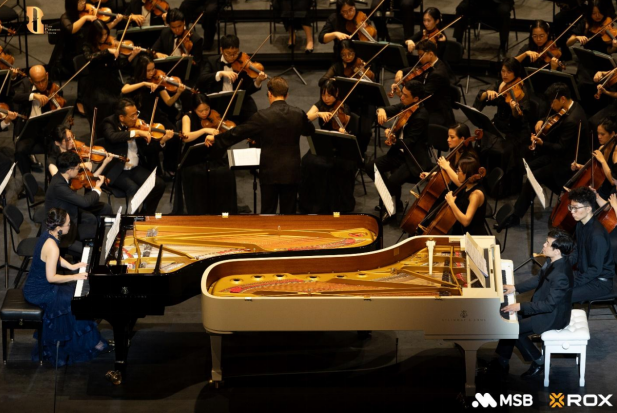 M&agrave;n song tấu Piano l&agrave; một trong những điểm s&aacute;ng đ&aacute;ng nhớ của chương tr&igrave;nh.