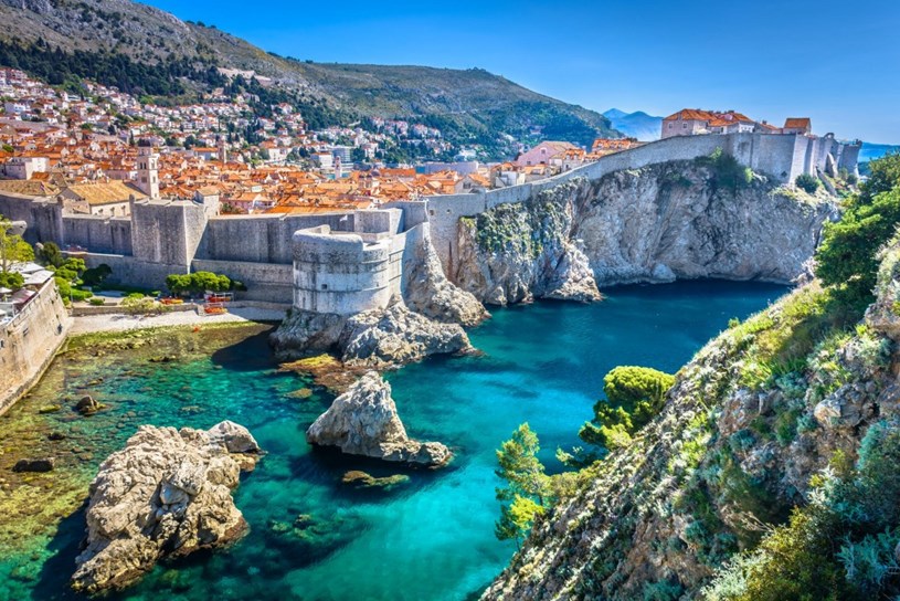 Dubrovnik b&ecirc;n bờ Địa Trung Hải thu h&uacute;t đ&ocirc;ng đảo kh&aacute;ch quốc tế.