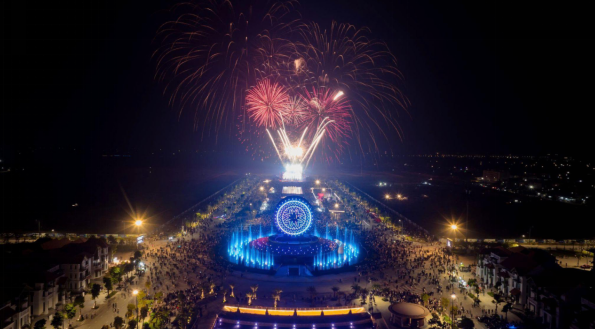 Ph&aacute;o hoa tầm cao rực rỡ tr&ecirc;n bầu trời H&agrave; Nam, tạo điểm nhấn nghệ thuật m&atilde;n nh&atilde;n tại Sun Quảng trường Thời đại.