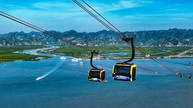 Tuyến c&aacute;p treo C&aacute;t Hải - Ph&ugrave; Long &ndash; một trong những điểm nhấn về hạ tầng giao th&ocirc;ng xanh tại C&aacute;t B&agrave;. Ảnh: &Aacute;nh Dương.