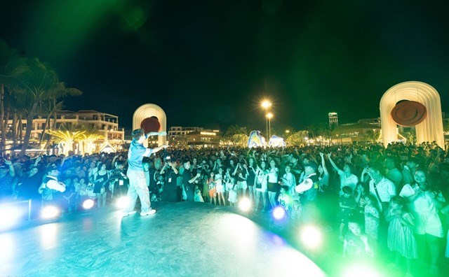 Bầu kh&ocirc;ng kh&iacute; s&ocirc;i động tại chợ đ&ecirc;m VUI-Fest. Ảnh: &Aacute;nh Dương.