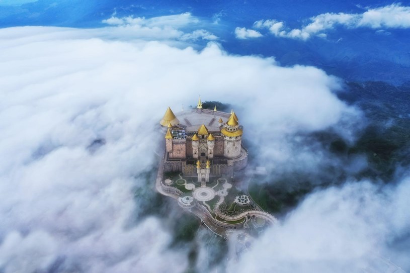 L&acirc;u đ&agrave;i Mặt trăng - một trong những điểm nhấn h&uacute;t kh&aacute;ch tại Sun World Ba Na Hills &nbsp;