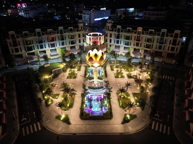 Nếu Phước Thọ lấy cảm hứng từ đất v&agrave; lửa, th&igrave; dự &aacute;n tại Long Xuy&ecirc;n lại l&agrave; b&agrave;i ca của n&uacute;i v&agrave; nước.