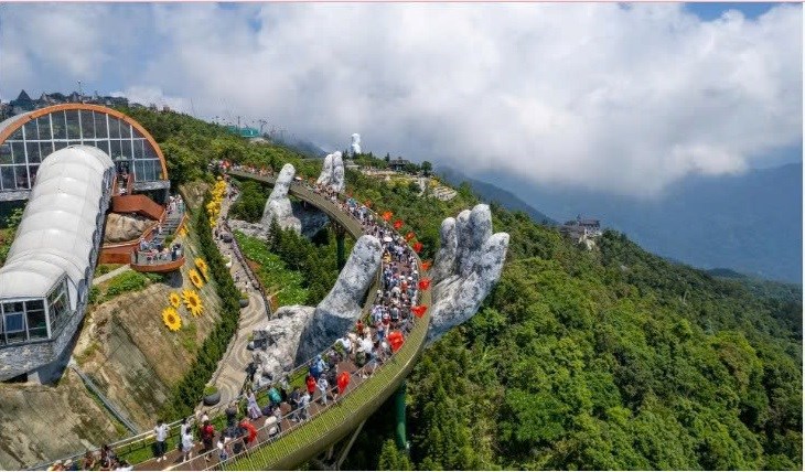 Lượng kh&aacute;ch quốc tế đến Đ&agrave; Nẵng tăng trưởng &aacute;p đảo, minh chứng cho sức h&uacute;t của "th&agrave;nh phố đ&aacute;ng sống". Ảnh: &Aacute;nh Dương.