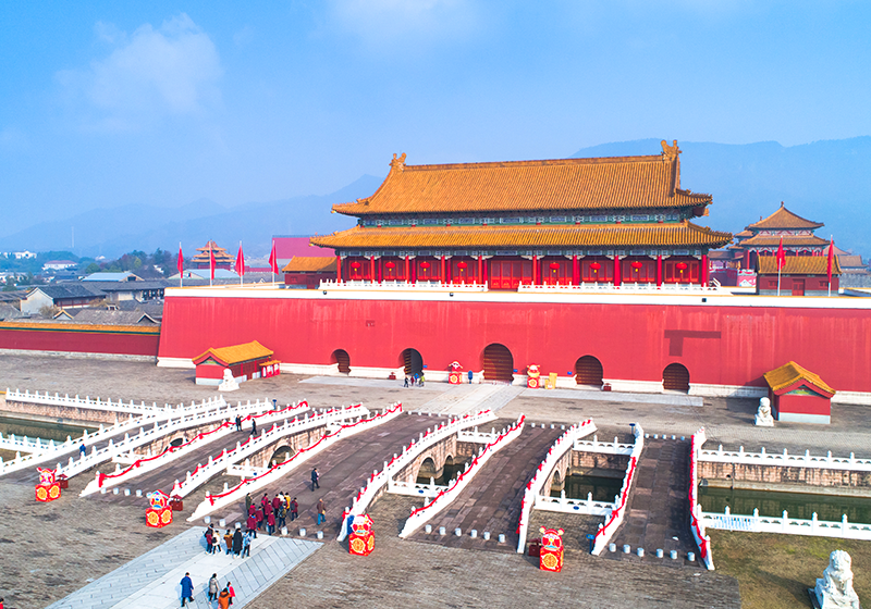 Phim trường Ho&agrave;nh Điếm (Trung Quốc) l&agrave; điểm đến thu h&uacute;t h&agrave;ng triệu du kh&aacute;ch (Ảnh:hengdianworld) &nbsp;