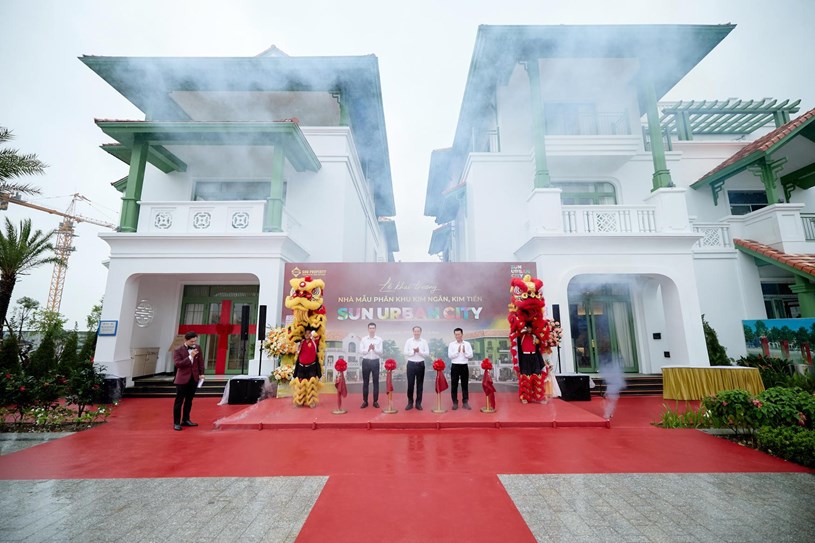 Lễ khai trương nh&agrave; mẫu ph&acirc;n khu Kim Ng&acirc;n &ndash; Kim Tiền tại dự &aacute;n Sun Urban City H&agrave; Nam (Ảnh: &Aacute;nh Dương) &nbsp;