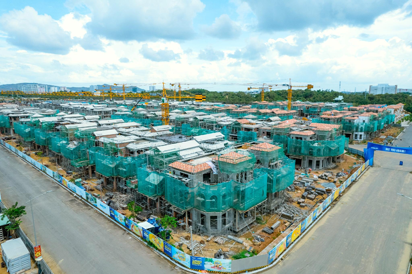 Những kỳ nghỉ đẹp như mơ dần hiện diện tại Blanca City: Công trường hối hả, công viên sôi động đêm ngày - Ảnh 2