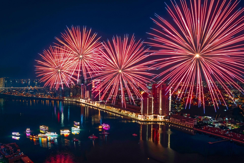 Nằm ngay t&acirc;m điểm ph&aacute;o hoa, Sun Symphony Residence mang đến đặc quyền thưởng l&atilde;m lễ hội DIFF. Ảnh: &Aacute;nh Dương.