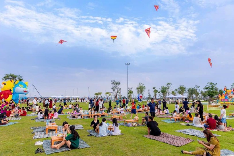 C&ocirc;ng vi&ecirc;n Central Forest thu h&uacute;t đ&ocirc;ng đảo người d&acirc;n đến vui chơi, giải tr&iacute;