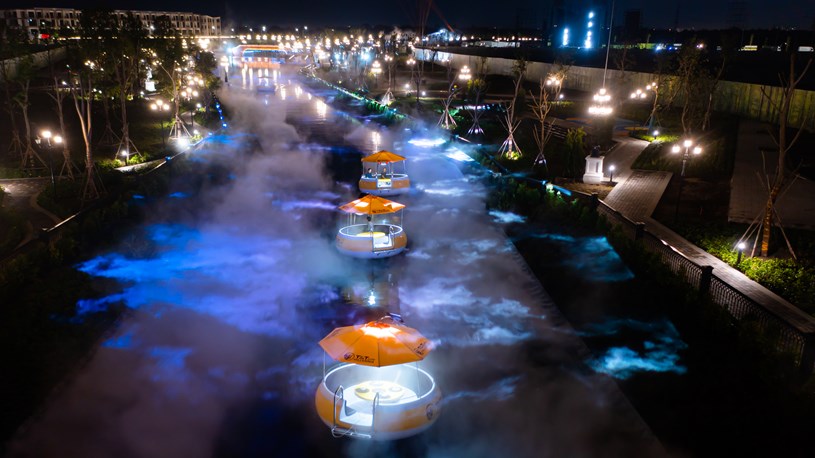 D&ograve;ng s&ocirc;ng &Aacute;nh s&aacute;ng &ndash; một trong hai c&ocirc;ng tr&igrave;nh biểu tượng x&aacute;c lập kỷ lục Việt Nam tại T&amp;T City Millennia.