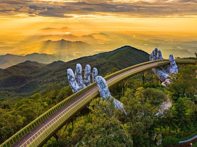 Nhiều du kh&aacute;ch quốc tế muốn tới Đ&agrave; Nẵng để tận mắt chi&ecirc;m ngưỡng Cầu V&agrave;ng tại Sun World Ba Na Hills &nbsp;