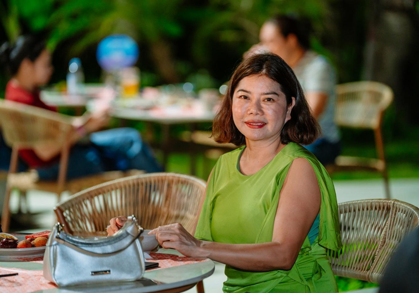 Kh&aacute;ch h&agrave;ng Phạm Thị Huyền trải nghiệm Sun World Vung Tau sau khi mua căn hộ tại Blanca City. Ảnh: Nguyễn Đạt