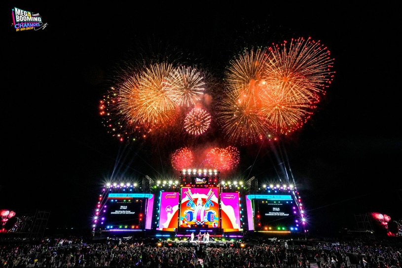 Sức n&oacute;ng từ Mega Booming - Charmora City khiến c&ocirc;ng suất ph&ograve;ng đạt mức tối đa.