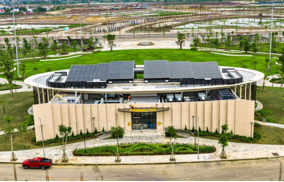 Bể bơi bốn m&ugrave;a sẽ mang đến cho cư d&acirc;n tại Vinhomes Golden City&nbsp;đặc quyền nghỉ dưỡng suốt 365 ng&agrave;y/năm