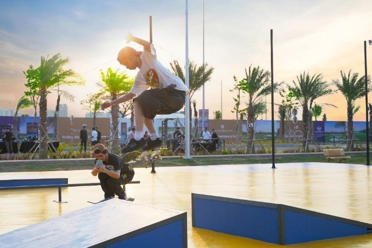 Th&aacute;ch thức bản th&acirc;n c&ugrave;ng những ramp dốc tại s&acirc;n skateboard, khu trải nghiệm Global Fountain. &nbsp;