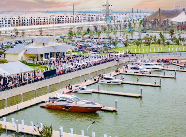 Bến du thuyền Vinhomes Royal Island với quy m&ocirc; gần 10 ha thu h&uacute;t lượng lớn du kh&aacute;ch thượng lưu v&agrave; quốc tế