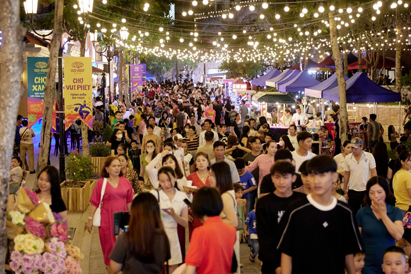 C&aacute;c m&ocirc; h&igrave;nh chợ đ&ecirc;m VUI-Fest của Sun Group đ&atilde; trở th&agrave;nh t&acirc;m điểm h&uacute;t kh&aacute;ch tại nhiều v&ugrave;ng đất.