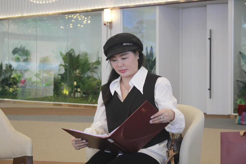 Chị L&ecirc; Thị Vinh&nbsp;đ&aacute;nh gi&aacute; cao hệ tiện &iacute;ch đồng bộ tại Đảo Ngọc v&agrave; c&acirc;n nhắc sử dụng ưu đ&atilde;i đặc biệt từ chương tr&igrave;nh &ldquo;Về ở sớm&rdquo;