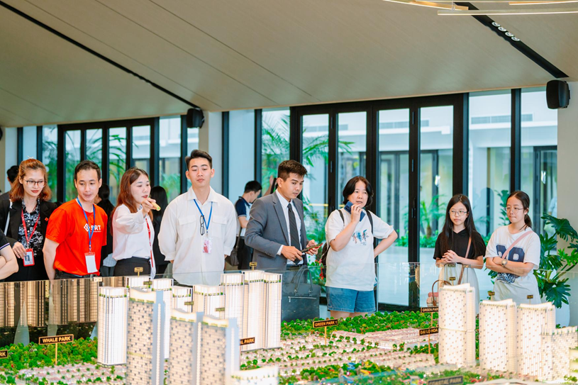 Kh&aacute;ch h&agrave;ng, nh&agrave; đầu tư đ&aacute;nh gi&aacute; cao tiềm năng tăng trưởng d&agrave;i hạn tại Blanca City. Ảnh: Nguyễn Đạt