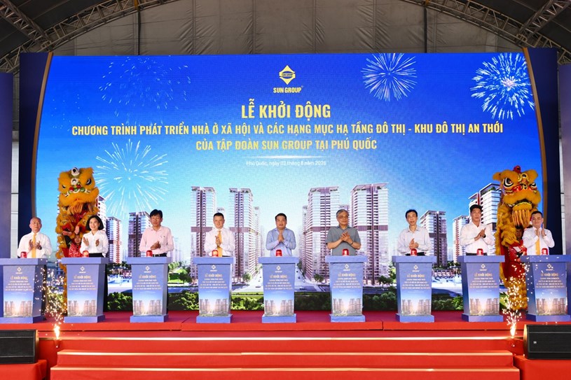 C&aacute;c đại biểu thực hiện nghi thức khởi động dự &aacute;n. Ảnh: &Aacute;nh Dương
