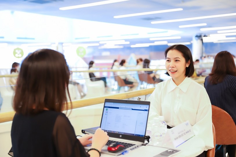 Phỏng vấn trực tiếp tại những ng&agrave;y hội tuyển dụng của NovaGroup. &nbsp;