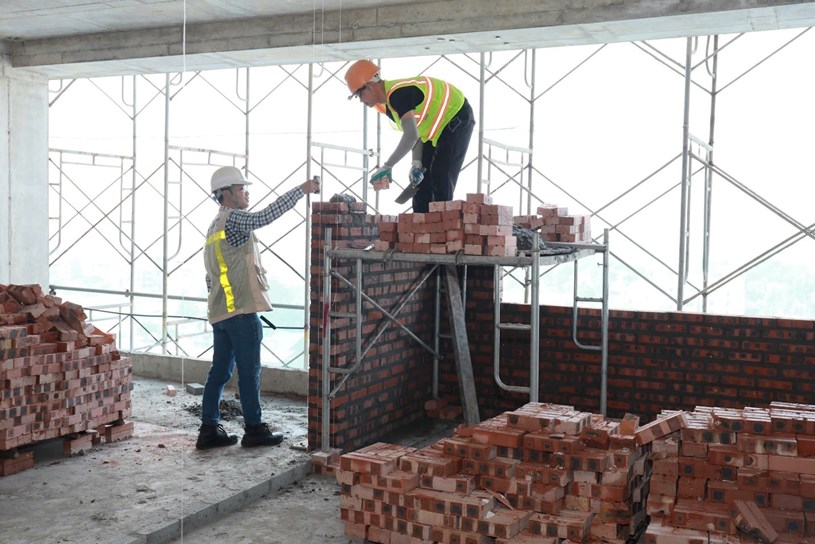 C&ocirc;ng t&aacute;c thi c&ocirc;ng phần th&ocirc; đang được triển khai đồng loạt ở cả 3 t&ograve;a &nbsp;
