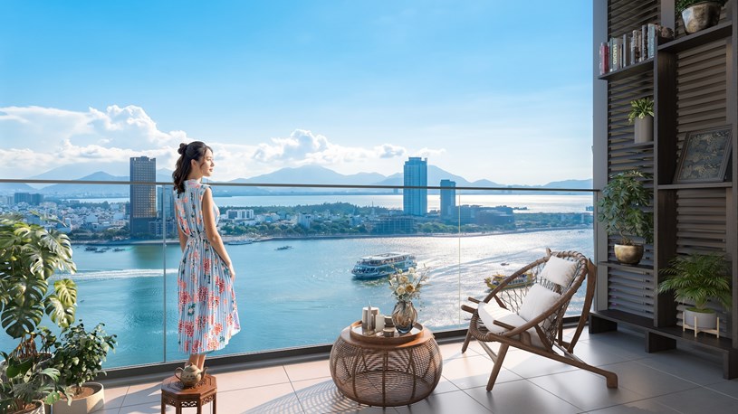 Tầm nh&igrave;n "5 trong 1" đắt gi&aacute; từ ban c&ocirc;ng căn hộ Symphony 5 bao trọn cảnh đẹp Đ&agrave; th&agrave;nh. Ảnh: Sun Property.