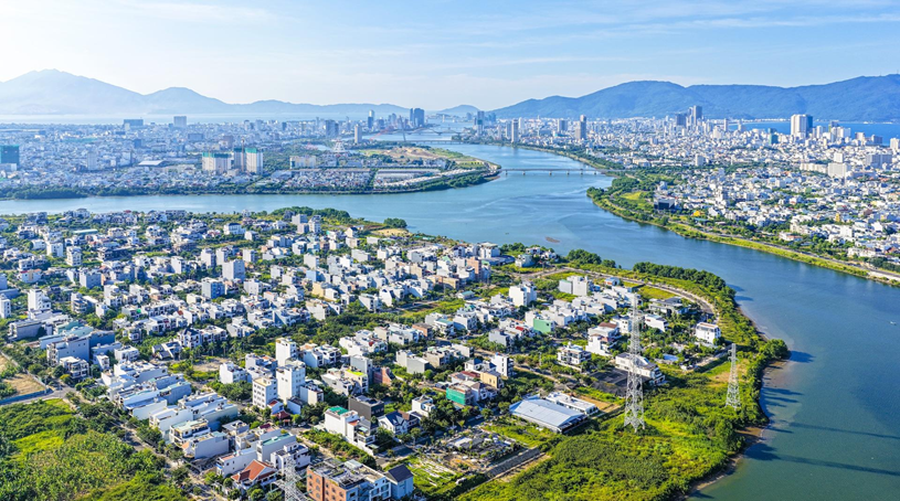 Cảnh quan s&ocirc;ng nước thơ mộng gi&uacute;p Nam trung t&acirc;m Đ&agrave; Nẵng ph&aacute;t triển c&aacute;c sản phẩm du lịch hấp dẫn. Ảnh: &Aacute;nh Dương.